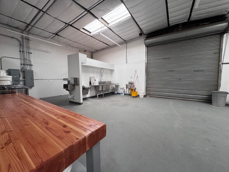 More Photos Of 814 Jackson St, Bakersfield Warehouse For Lease