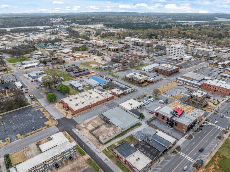 More Photos Of 333 E College St, Florence General Retail For Sale