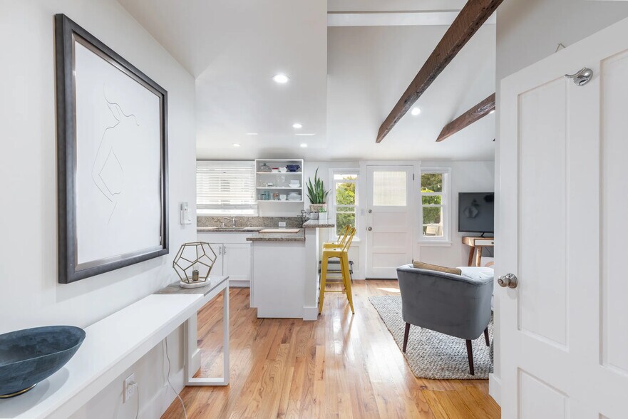 More Photos Of 1030 G St, Napa Apartments For Sale