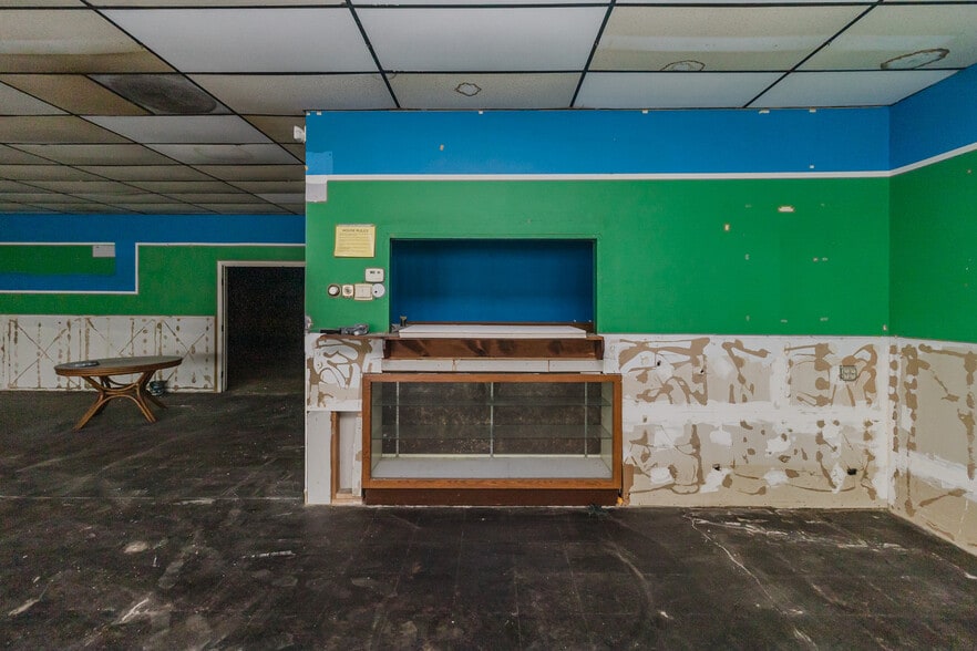 More Photos Of 1015 S Meridian Ave, Wichita Auto Repair For Sale