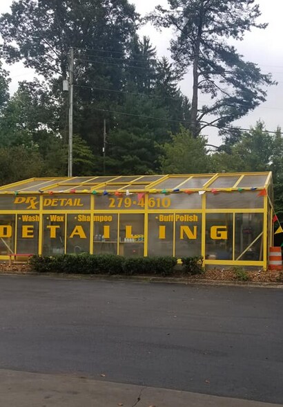 Primary Photo Of 1578 Hendersonville Rd, Asheville Convenience Store For Lease