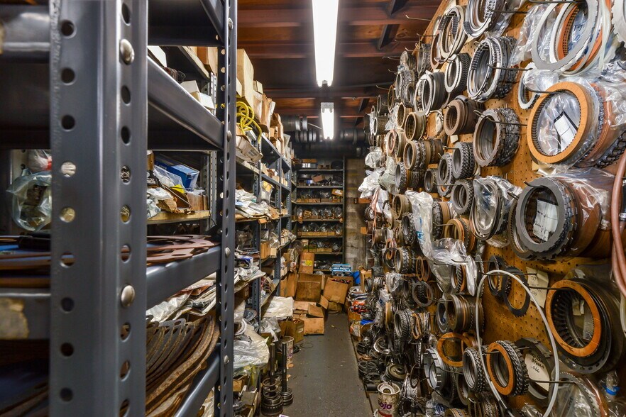 More Photos Of 347 Dartmouth St, New Bedford Auto Repair For Sale