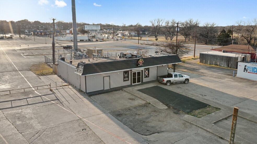 More Photos Of 5215 Singing Hills Dr, Dallas Restaurant For Sale