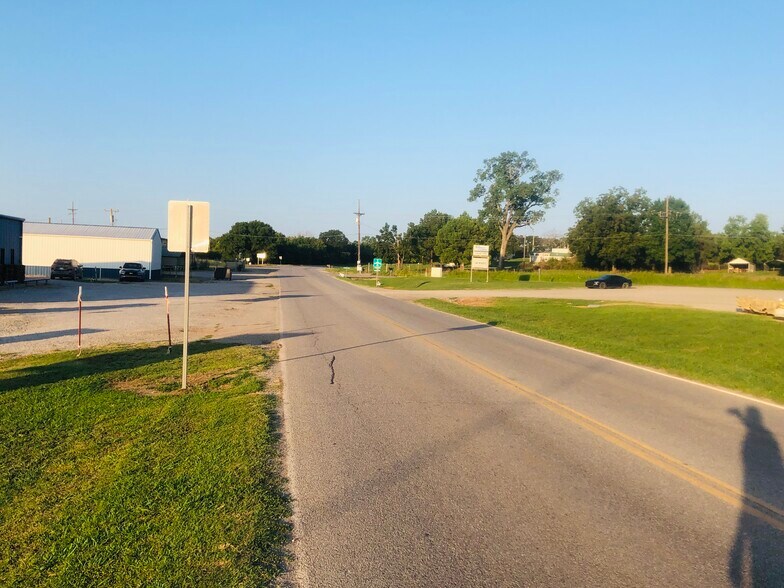 More Photos Of 919 S Roland St, Bristow Distribution For Sale