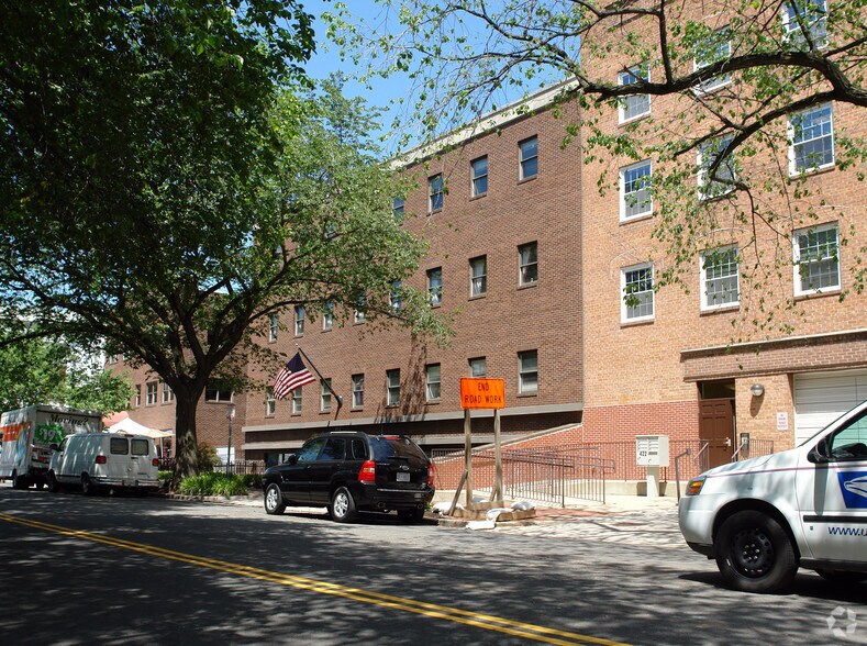 More Photos Of 412 1st St SE, Washington Medical For Lease