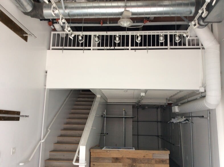 More Photos Of 921 Crocker St, Los Angeles Storefront Retail Office For Sale