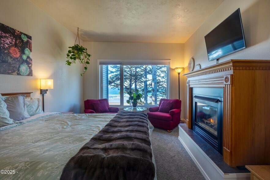 More Photos Of 4925 NW Woody Way, Newport Specialty For Sale