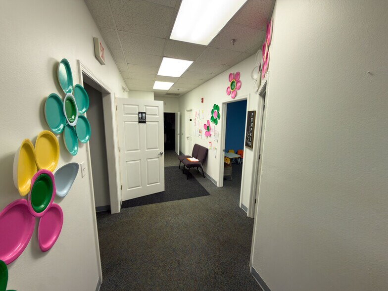 More Photos Of 275 W Airport Blvd, Pensacola Storefront Retail Office For Lease
