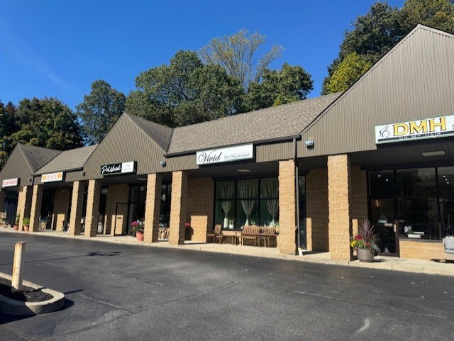 More Photos Of 549 N State Rd, Briarcliff Storefront For Sale