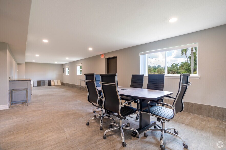 More Photos Of 404 Hargreaves Ave, Punta Gorda Office For Sale