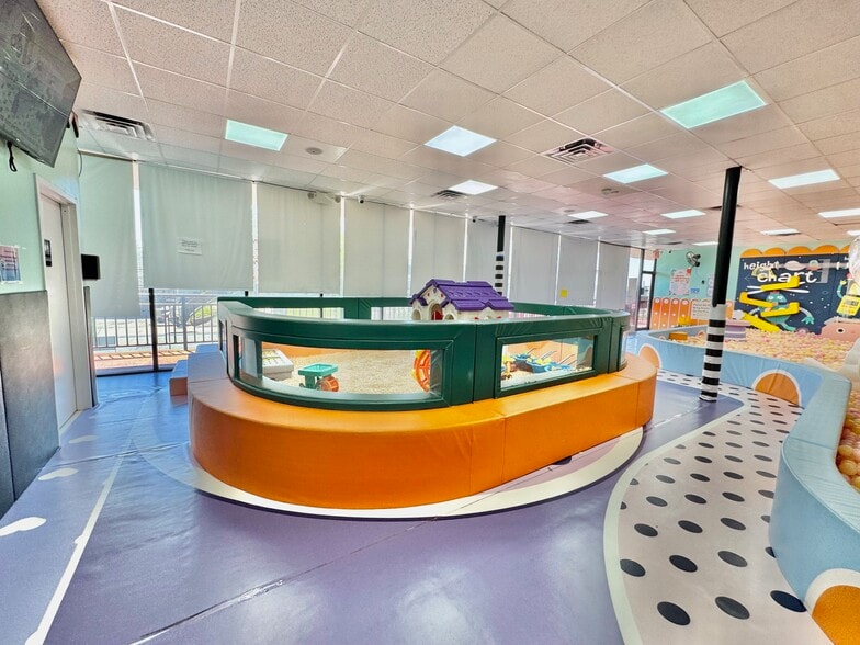 More Photos Of 1267 Forest Ave, Staten Island Storefront Retail Office For Lease