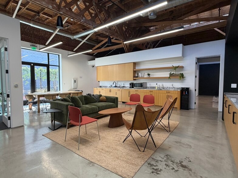 More Photos Of 450 S Raymond Ave, Pasadena Warehouse For Sale