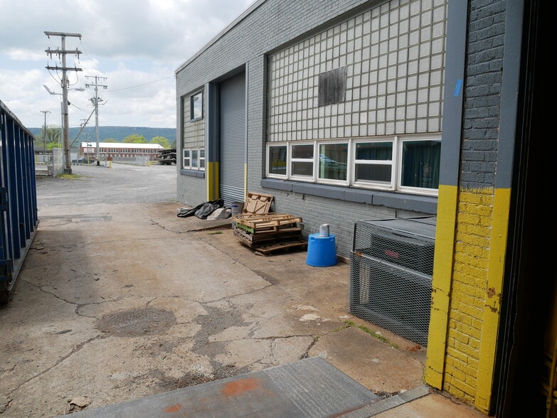 More Photos Of 105 Maple St, Rossville Light Distribution For Sale