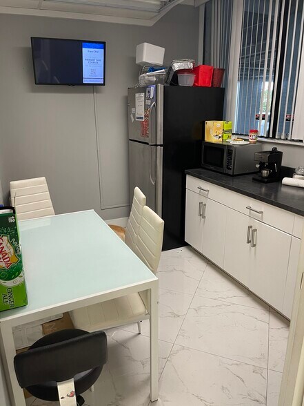 More Photos Of 1400 NE Miami Gardens Dr, Miami Medical For Lease