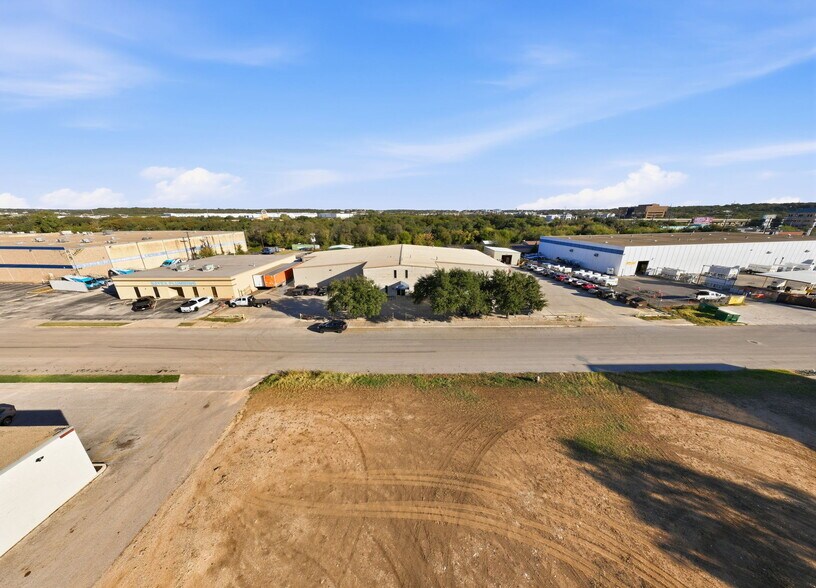 More Photos Of 315 N Park Dr, San Antonio Warehouse For Sale