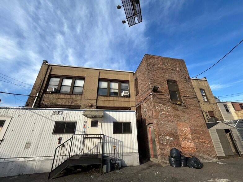 More Photos Of 122 18th St, Brooklyn Land For Lease