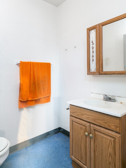 More Photos Of 1550 Victory Blvd, Glendale Office For Sale