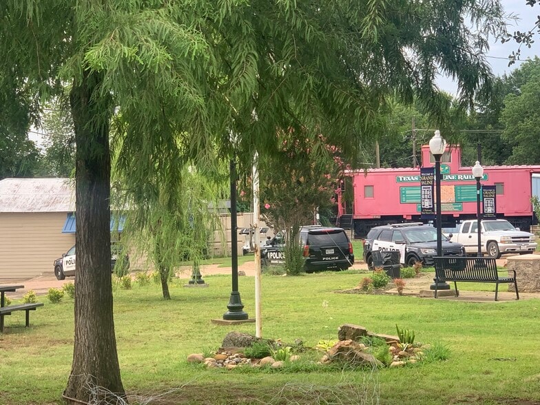 More Photos Of 106 N Main St, Grand Saline Storefront For Sale