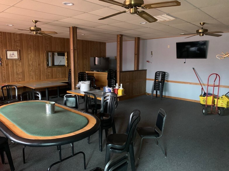 More Photos Of 121 W 1st St, Hershey Restaurant For Sale