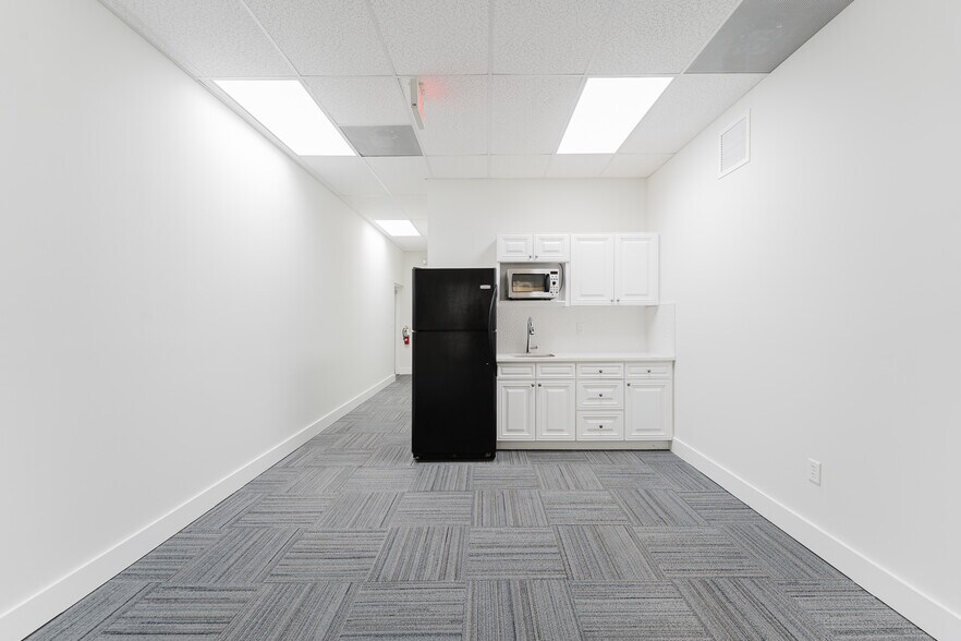 More Photos Of 1817-1847 NE 25th St, Lighthouse Point Unknown For Lease