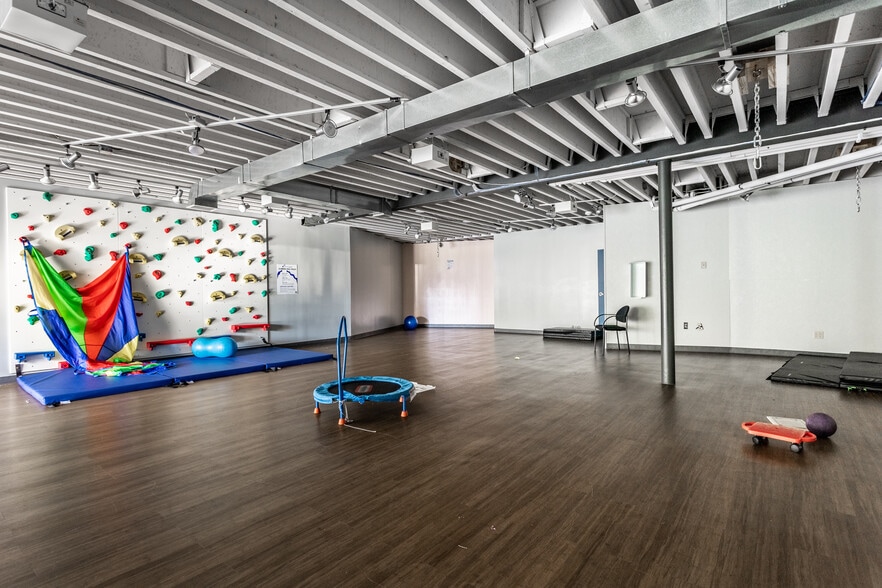 More Photos Of 11712 N Michigan Rd, Zionsville Office For Sale