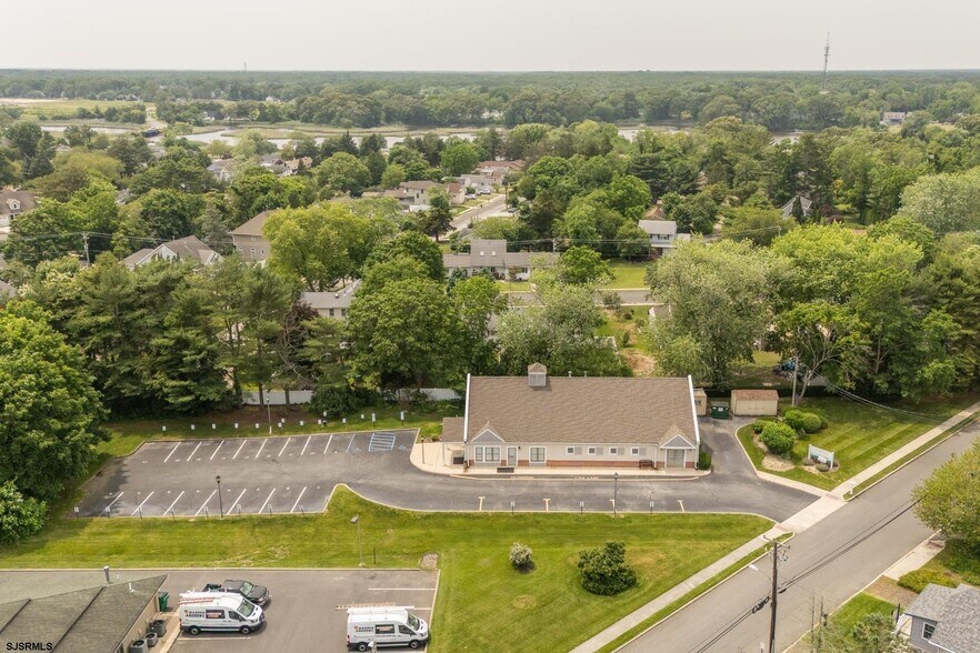 More Photos Of 535 Maple Ave, Linwood Veterinarian Kennel For Lease