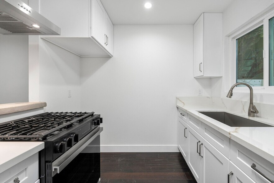 More Photos Of 217 43rd St, Manhattan Beach Apartments For Sale