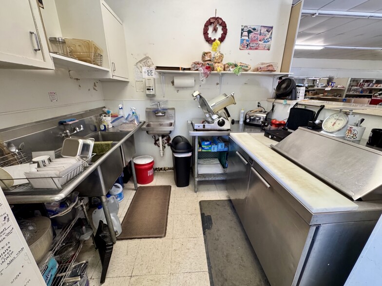 More Photos Of 40 Sherman st, Petrolia General Retail For Sale