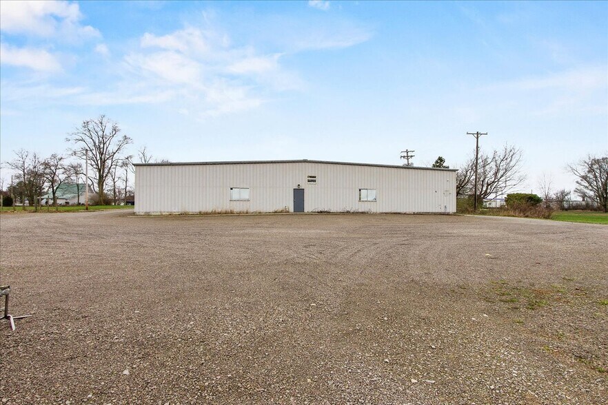 More Photos Of 6886 Wishart St, Huntsville Light Distribution For Lease