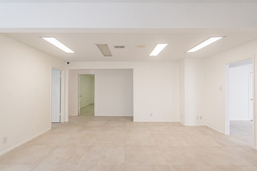 More Photos Of 5904 Dolores St, Houston Office For Lease