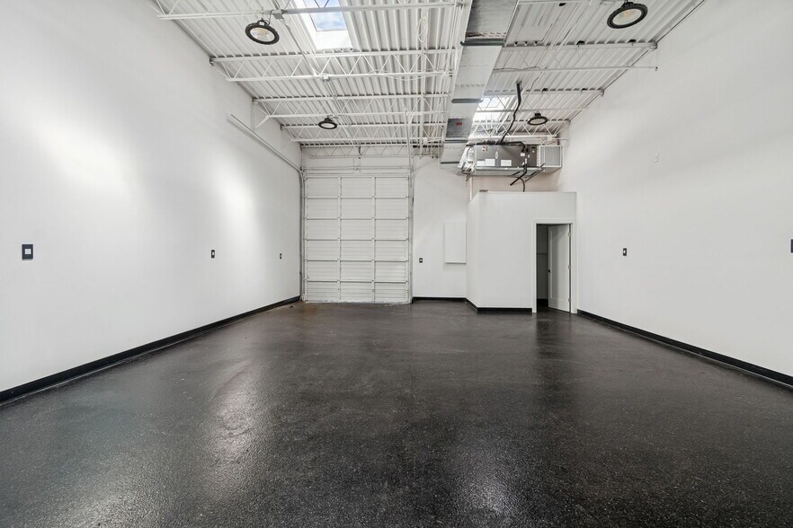 More Photos Of 517 E Venice Ave, Venice Service For Sale