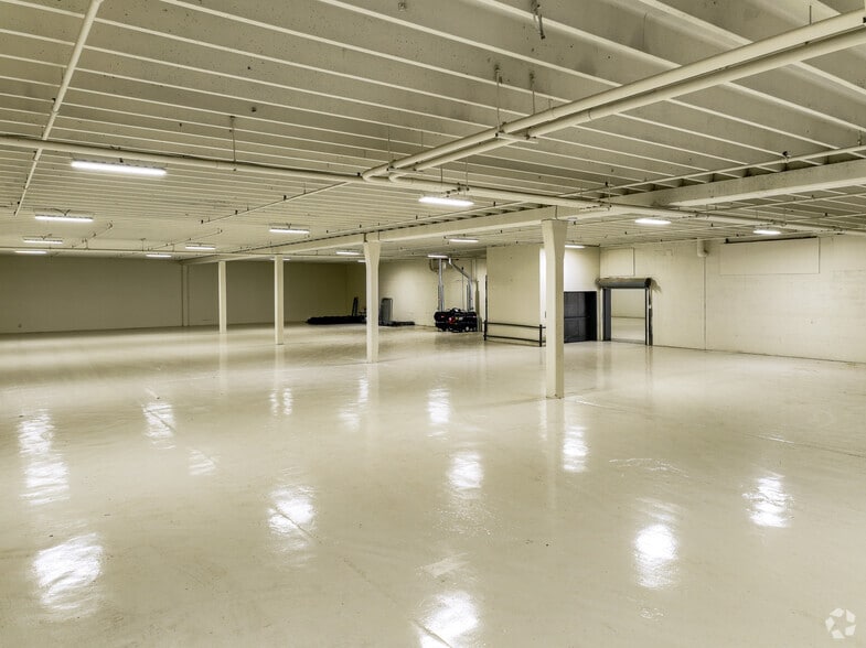 More Photos Of 414 N Meriah St, Landis Warehouse For Lease