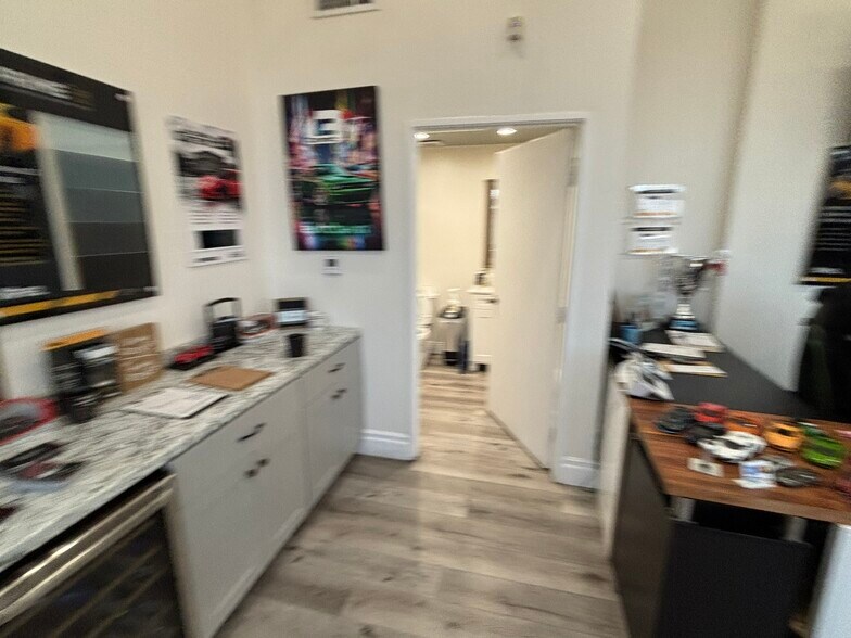 More Photos Of 1414 Pacific Coast Hwy, Hermosa Beach Auto Repair For Lease