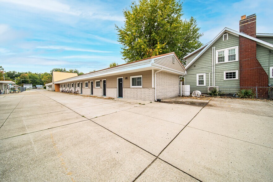 More Photos Of 5169 Lake Rd E, Geneva Hotel For Sale