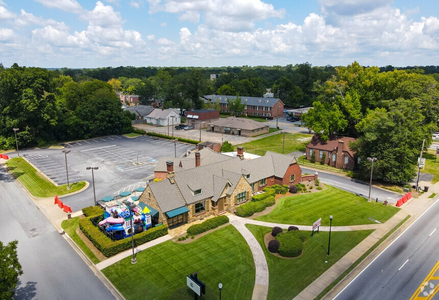 More Photos Of 2033 Wynnton Rd, Columbus Restaurant For Sale