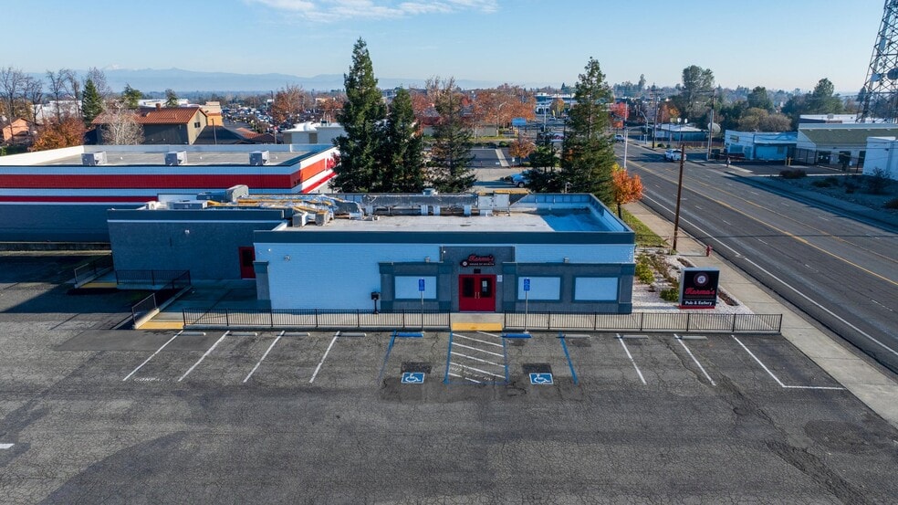 Primary Photo Of 329 Lake Blvd, Redding Bar For Lease