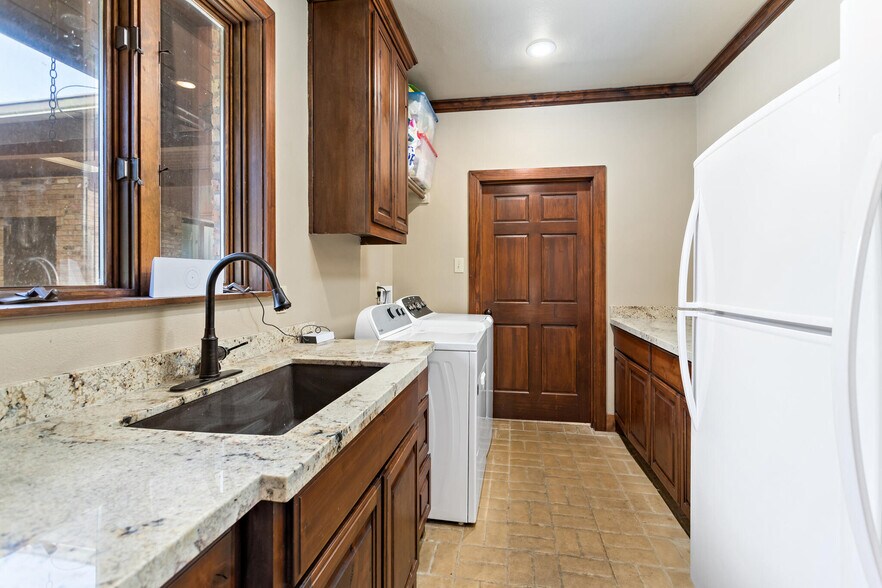 More Photos Of 15815 Highway 105, Sour Lake Specialty For Sale