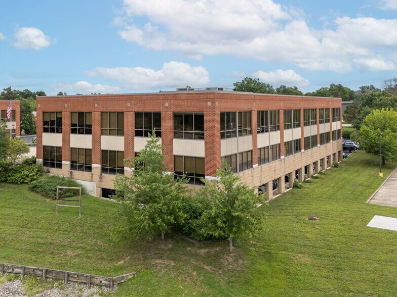 More Photos Of 4755 Lake Forest Dr, Blue Ash Office For Lease