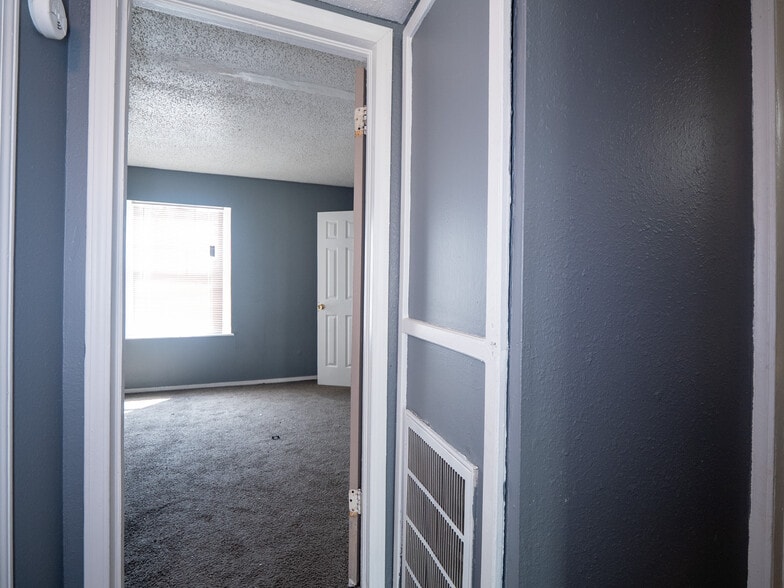 More Photos Of 5924 NW 10th St, Oklahoma City Apartments For Sale