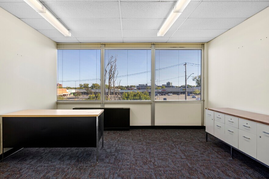 More Photos Of 30-32 N Russell Rd, Albany Office For Sale