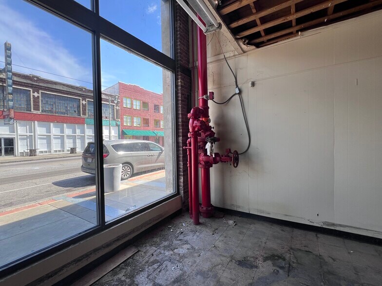 More Photos Of 311 S Main St, Memphis Storefront For Sale