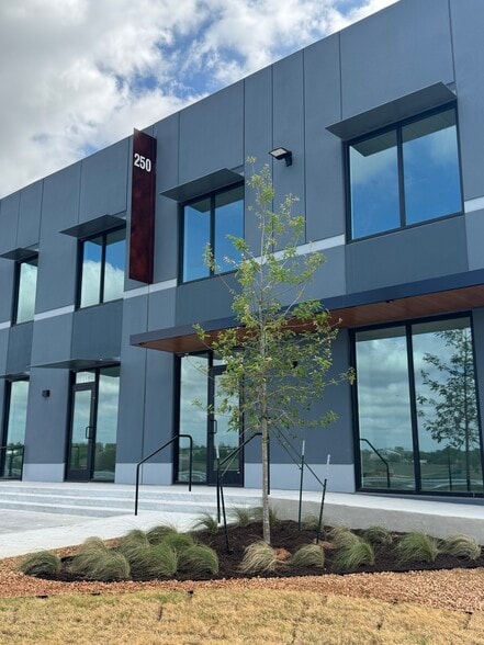 More Photos Of 1433 Chris Ln, Pflugerville Light Distribution For Lease