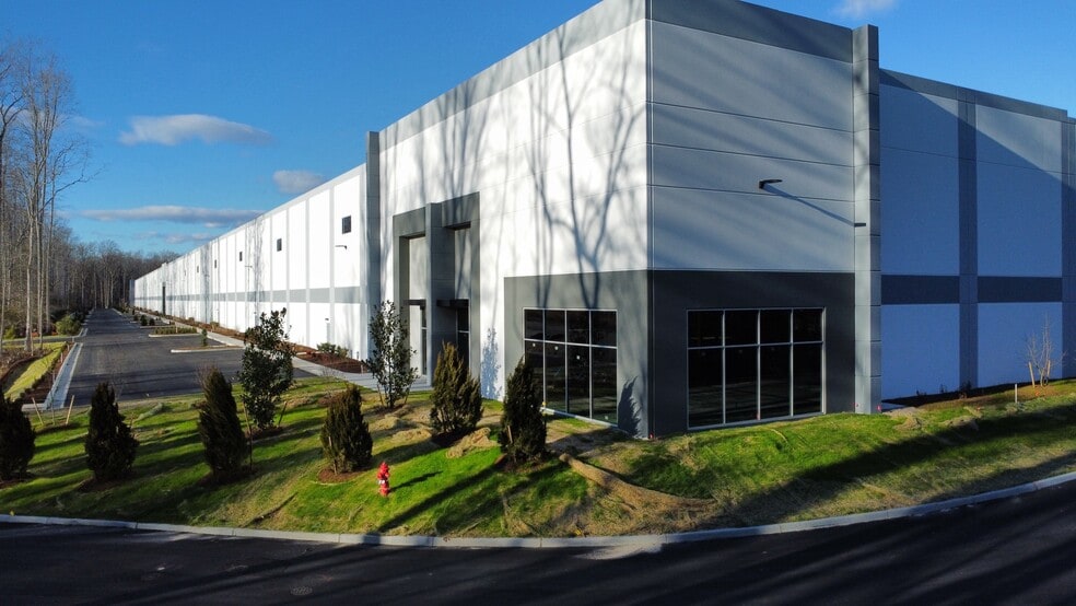 More Photos Of 1637 Green Mount Pky, Williamsburg Refrigeration Cold Storage For Lease