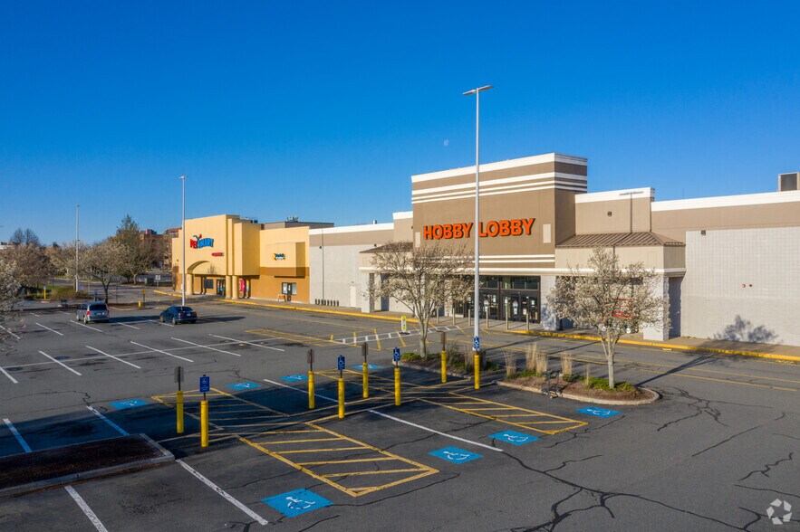 More Photos Of 200-380 Grossman Dr, Braintree Storefront For Lease