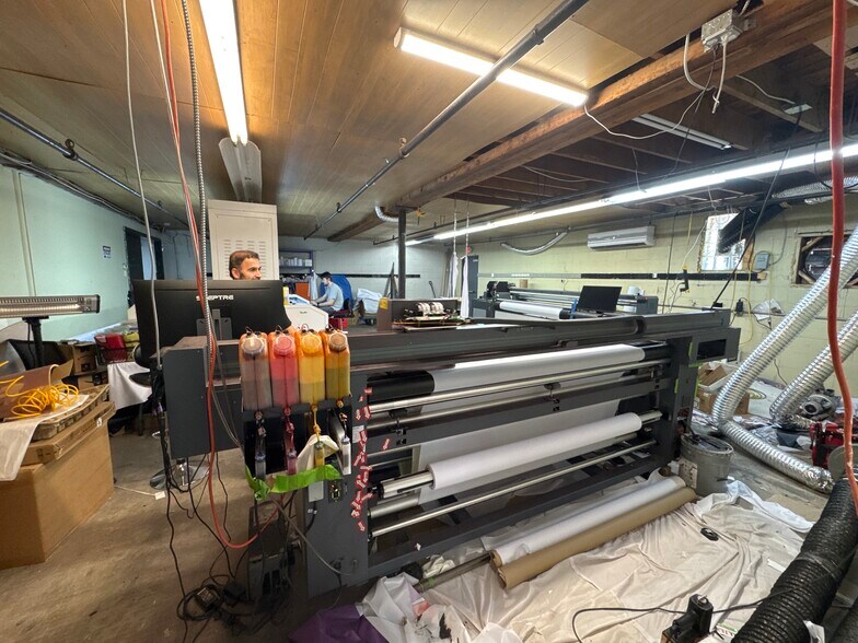 More Photos Of 181 S Whitfield St, Nazareth Office Residential For Sale