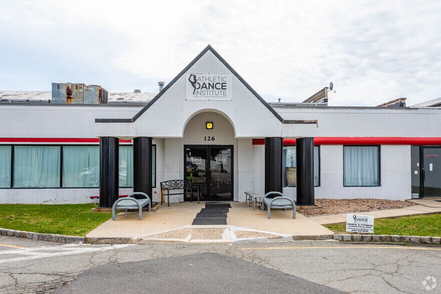 More Photos Of 126-130 Ford Ave, Milltown Industrial For Lease