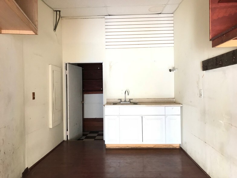 More Photos Of 5253-5273 Hollywood Blvd, Los Angeles General Retail For Lease