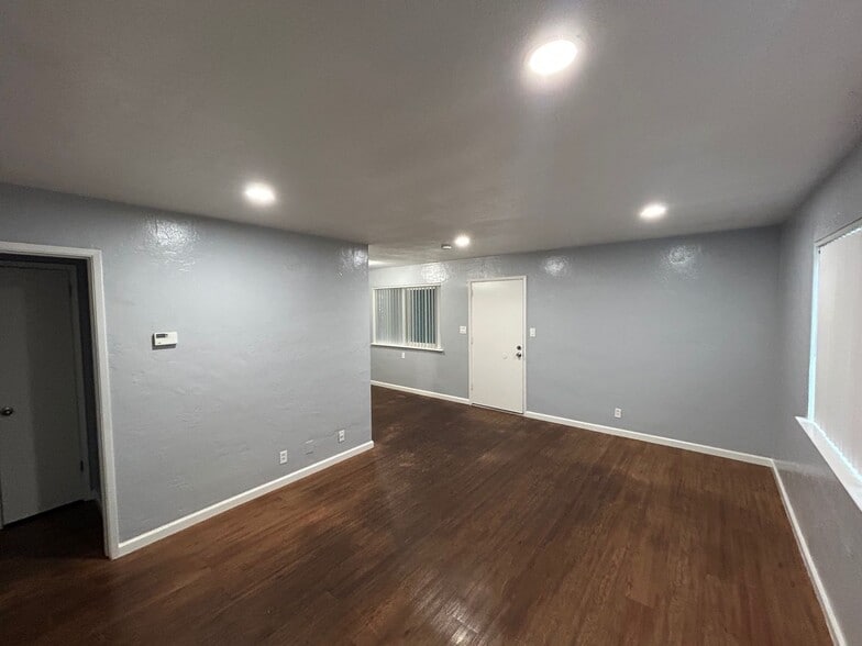 More Photos Of 256 La Pala Dr, San Jose Apartments For Sale