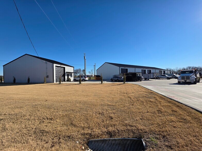 More Photos Of 705 Private Road 5939, Lavon Light Distribution For Lease