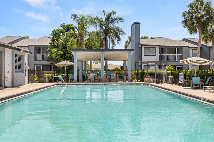 More Photos Of 5933 28th Ave W, Bradenton Apartments For Sale